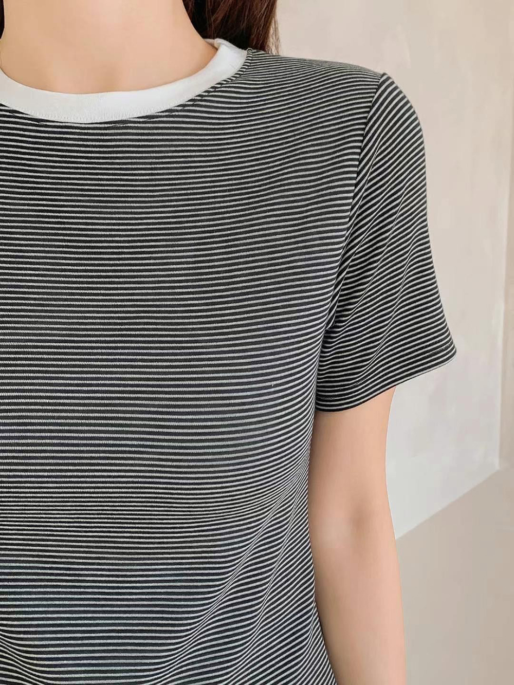 簡約細條紋撞色圓領TEE
