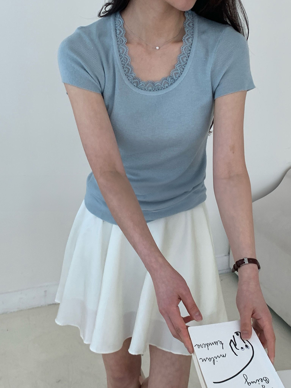 領口蕾絲花邊針織上衣