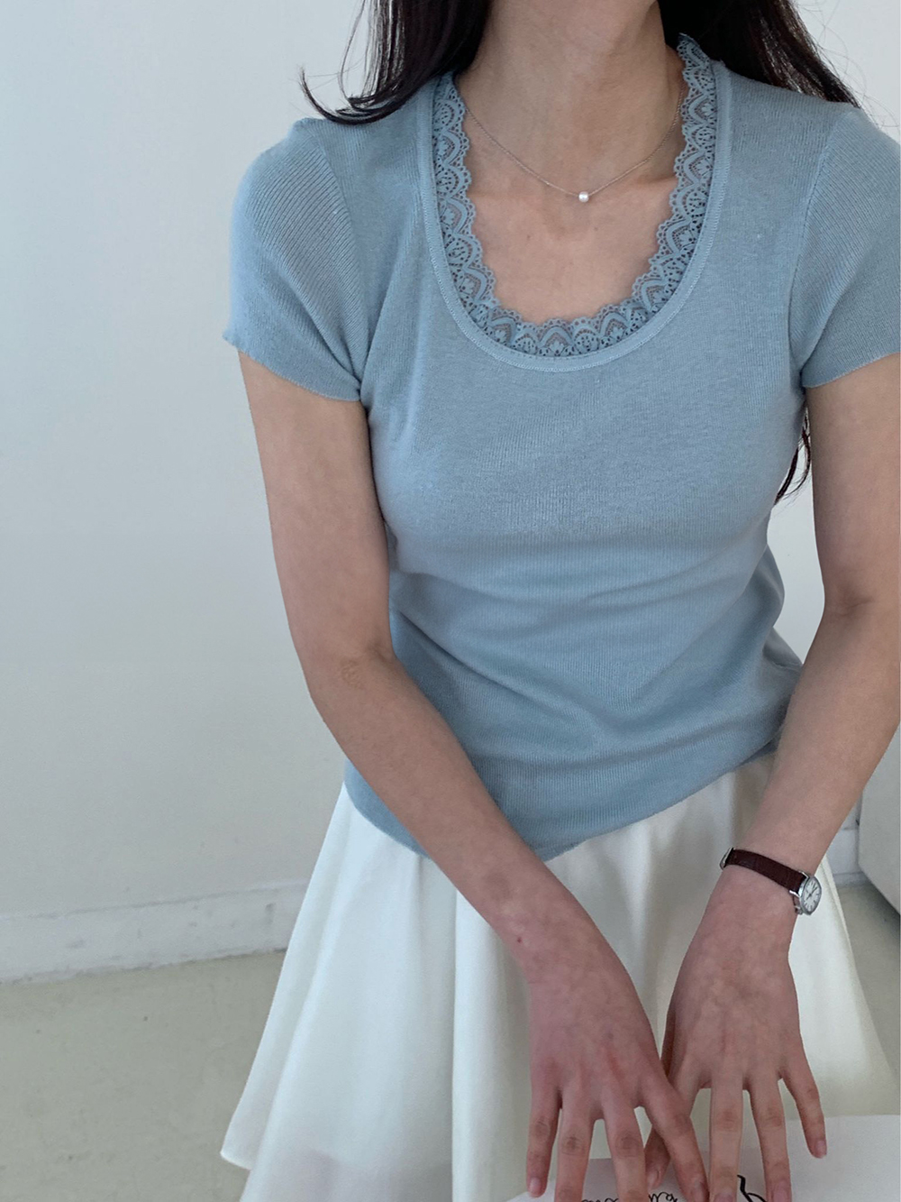 領口蕾絲花邊針織上衣