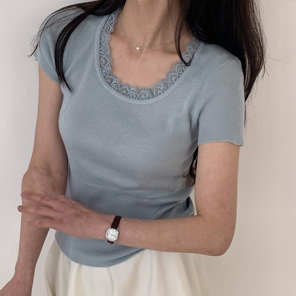 領口蕾絲花邊針織上衣