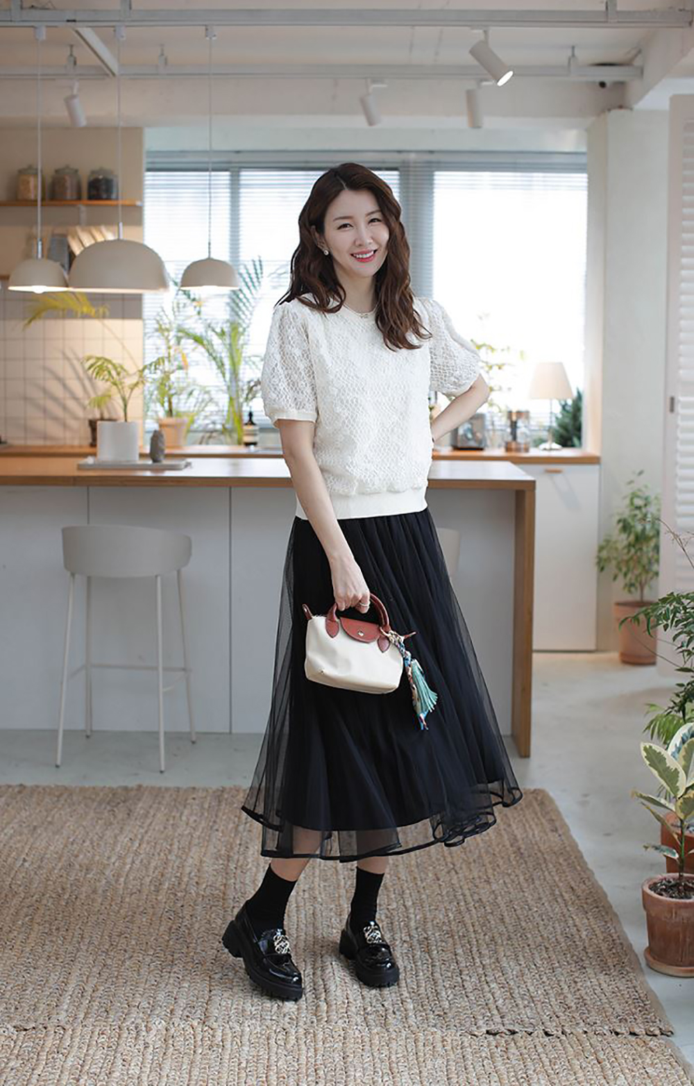 玫瑰蕾絲透膚袖上衣