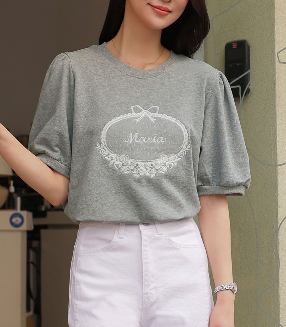 泡泡袖蕾絲刺繡上衣