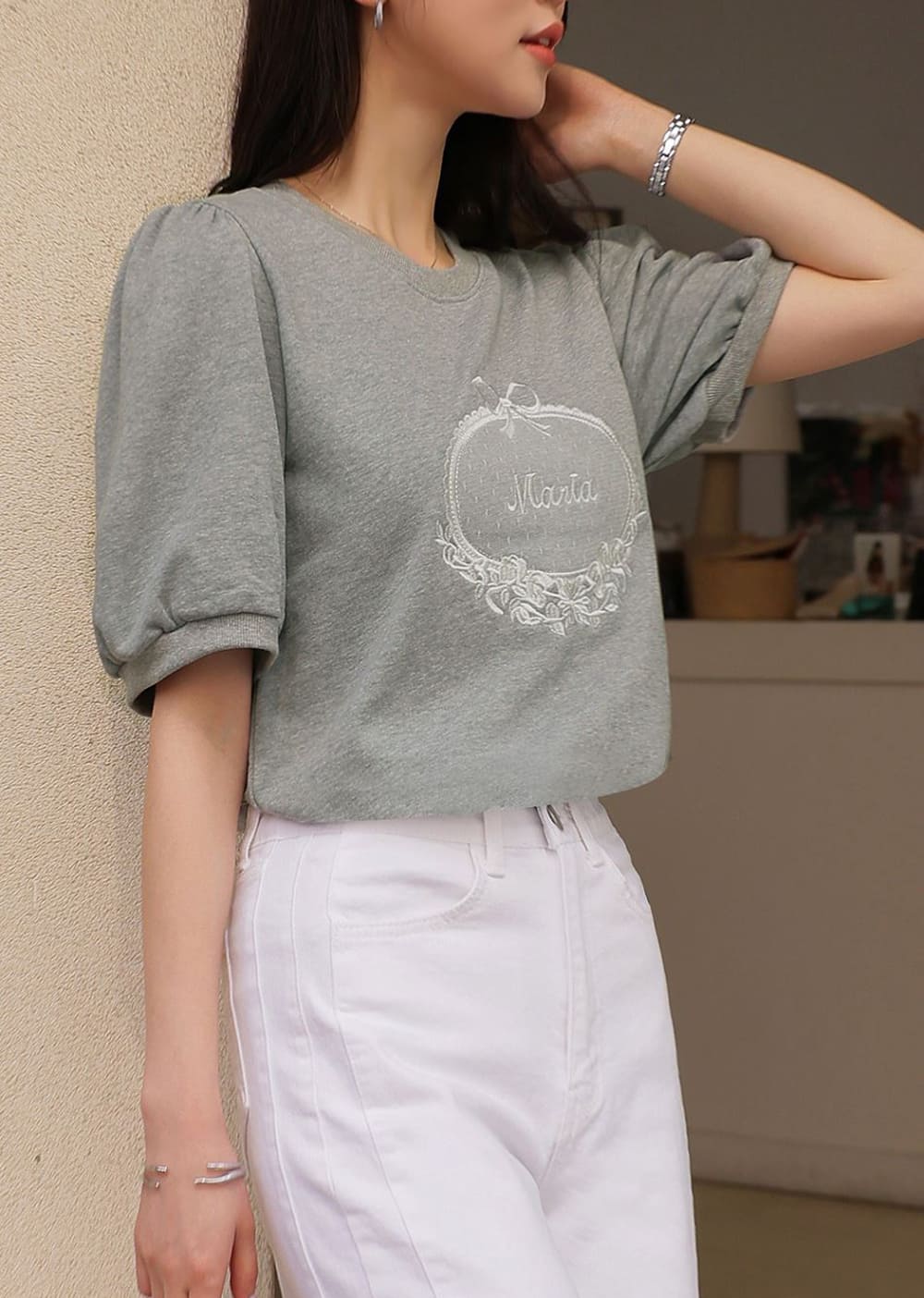 泡泡袖蕾絲刺繡上衣