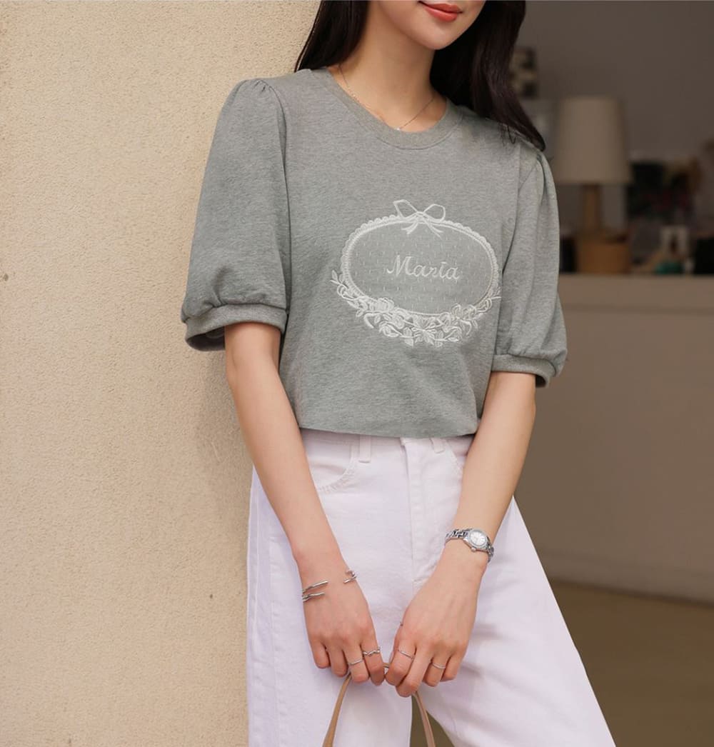 泡泡袖蕾絲刺繡上衣