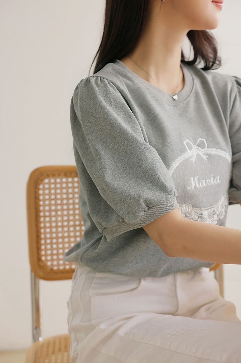 泡泡袖蕾絲刺繡上衣