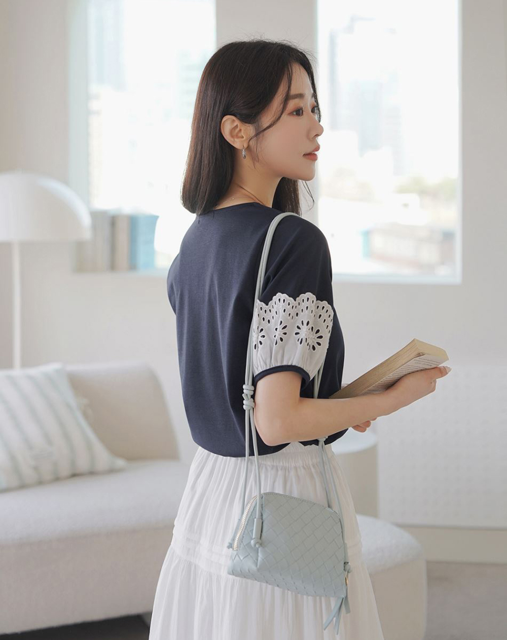 花朵蕾絲拼接袖上衣