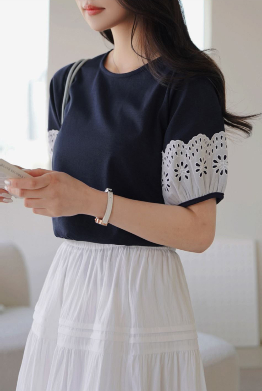 花朵蕾絲拼接袖上衣