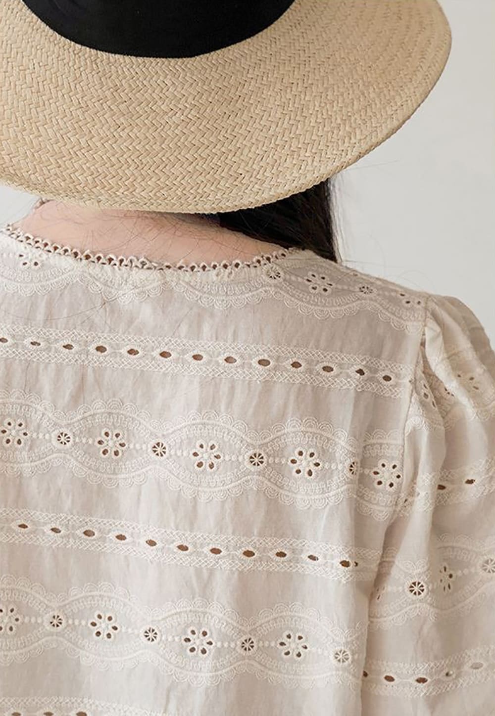 鏤空刺繡綁帶圓領襯衫