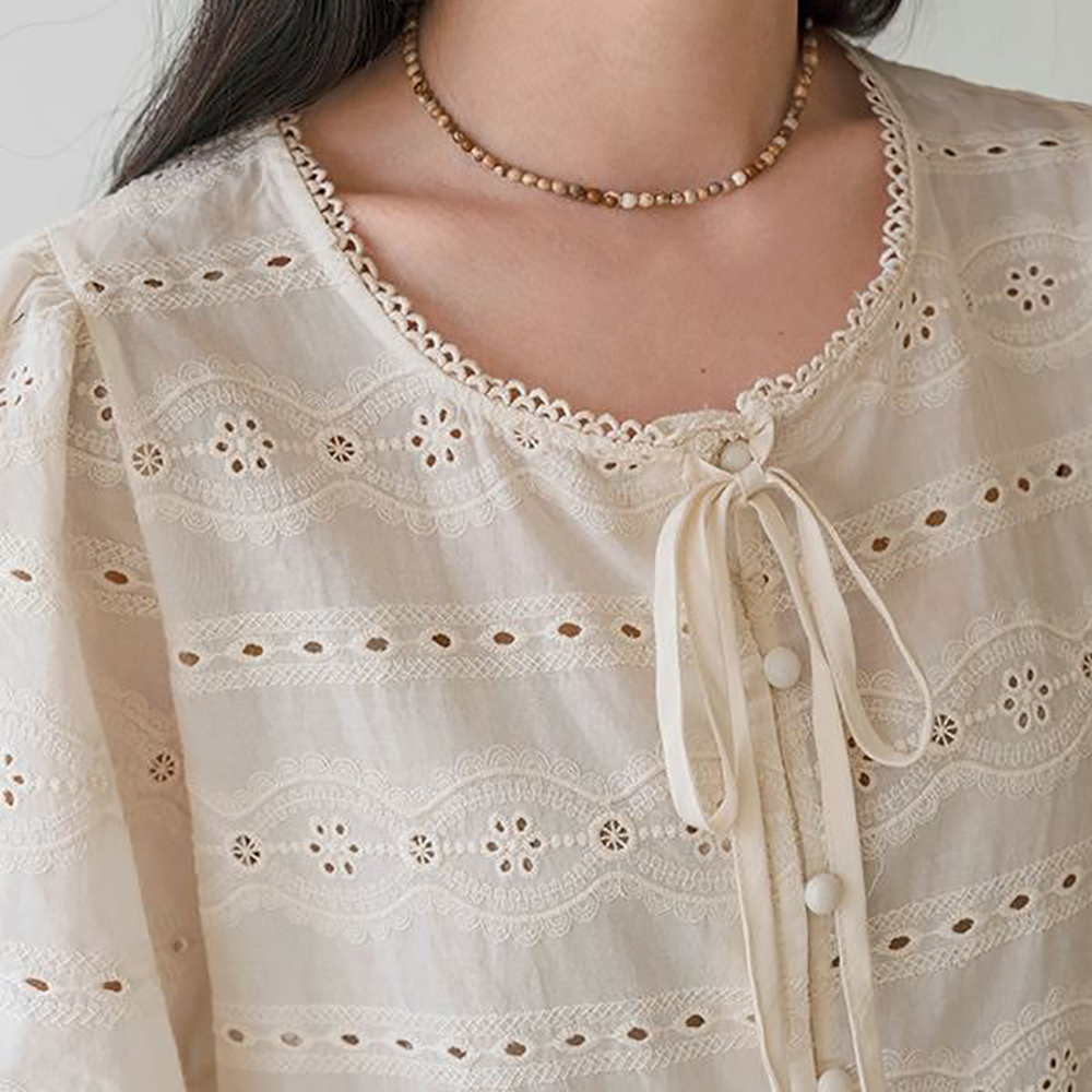 鏤空刺繡綁帶圓領襯衫