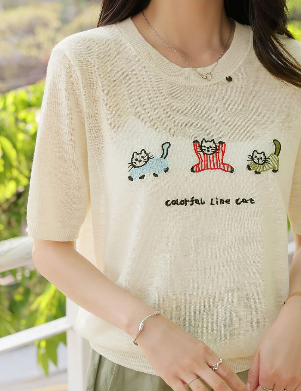 貓咪刺繡輕薄針織上衣
