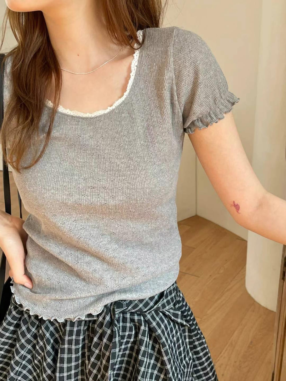 甜美蕾絲花邊修身上衣