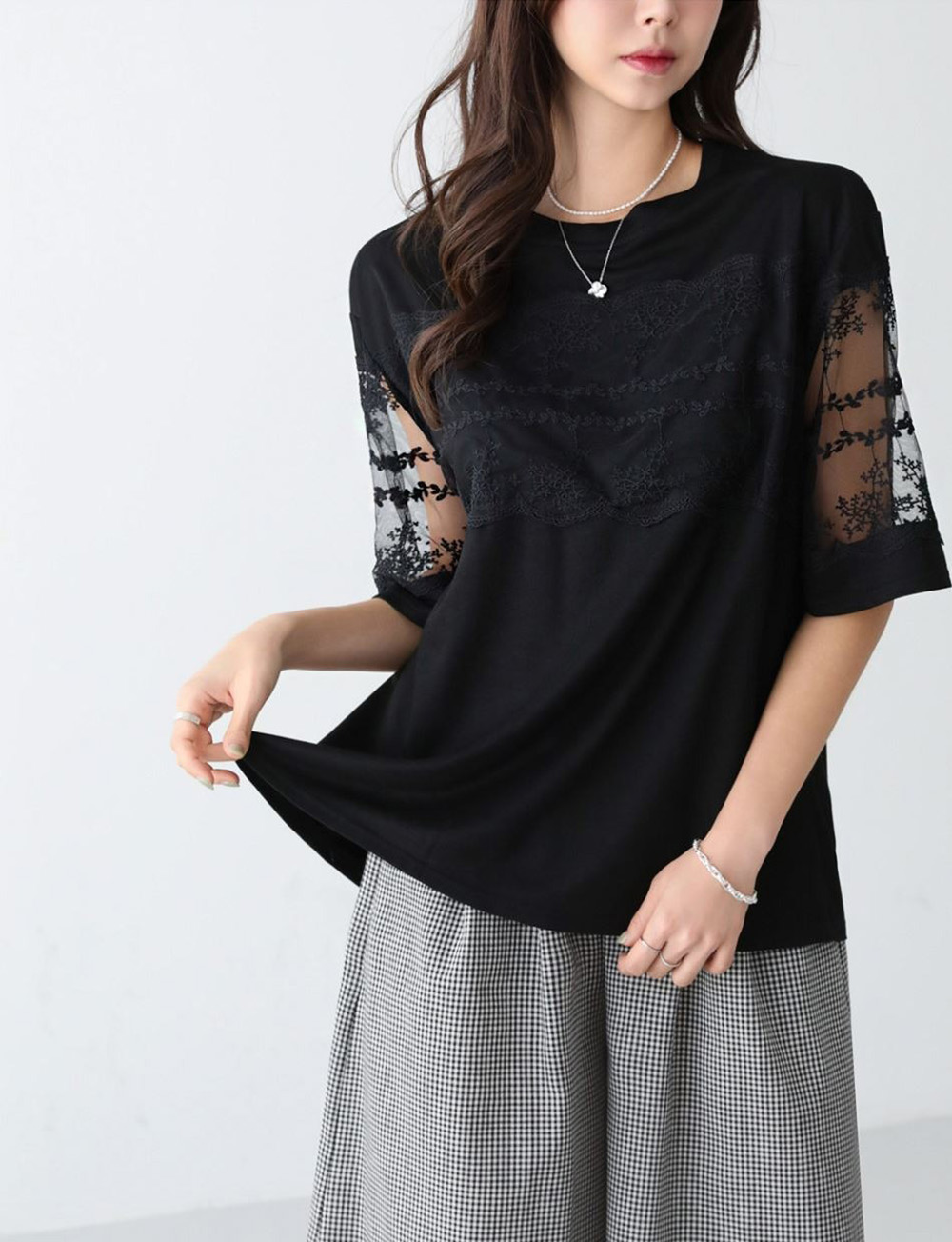 精緻蕾絲透膚袖上衣