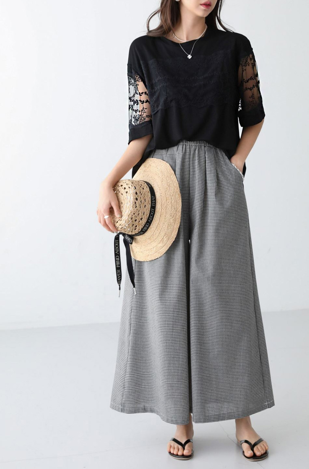 精緻蕾絲透膚袖上衣