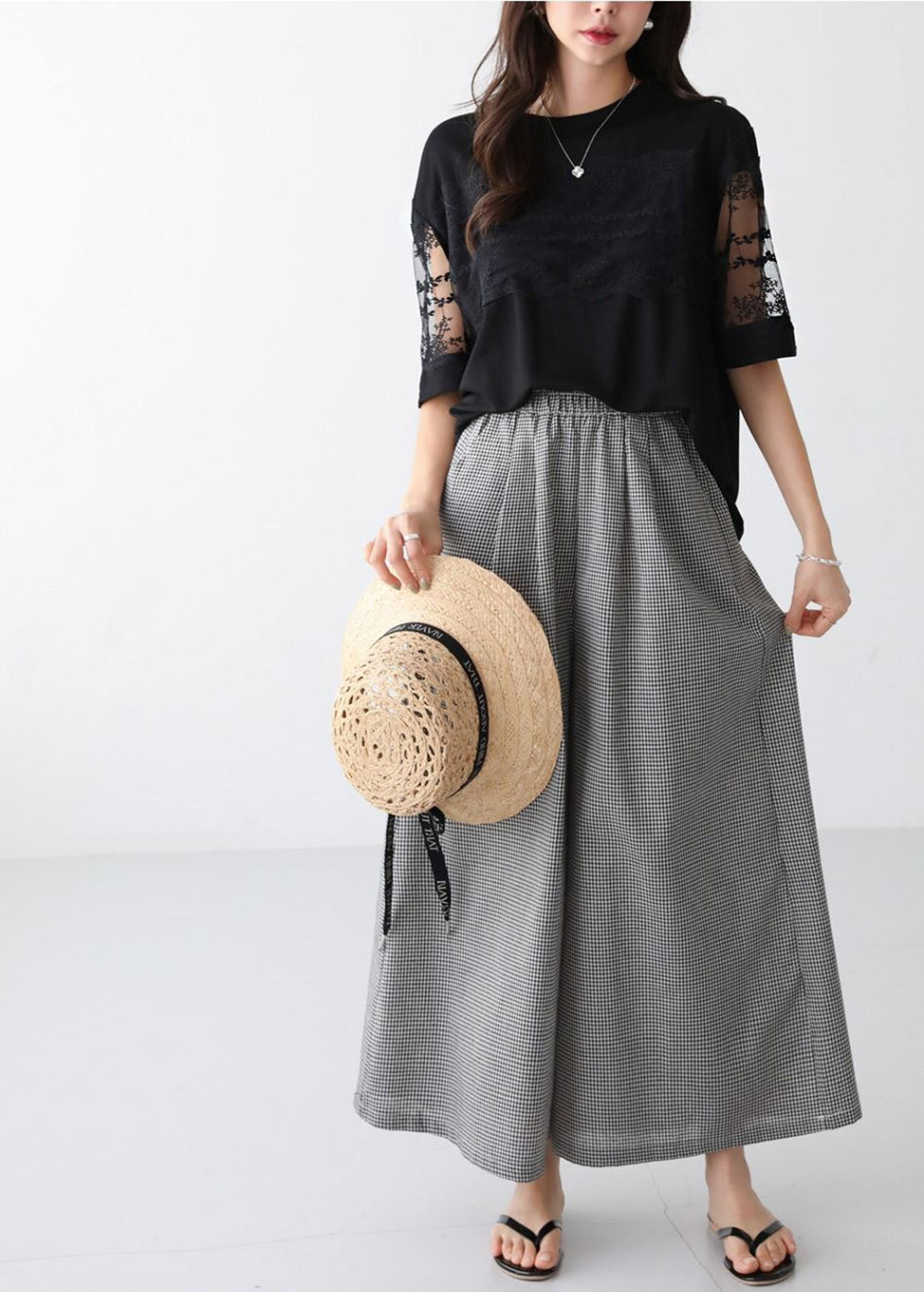 精緻蕾絲透膚袖上衣