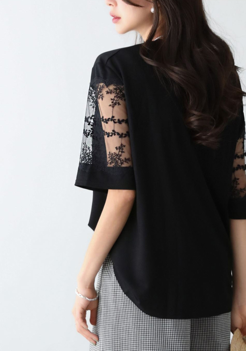 精緻蕾絲透膚袖上衣