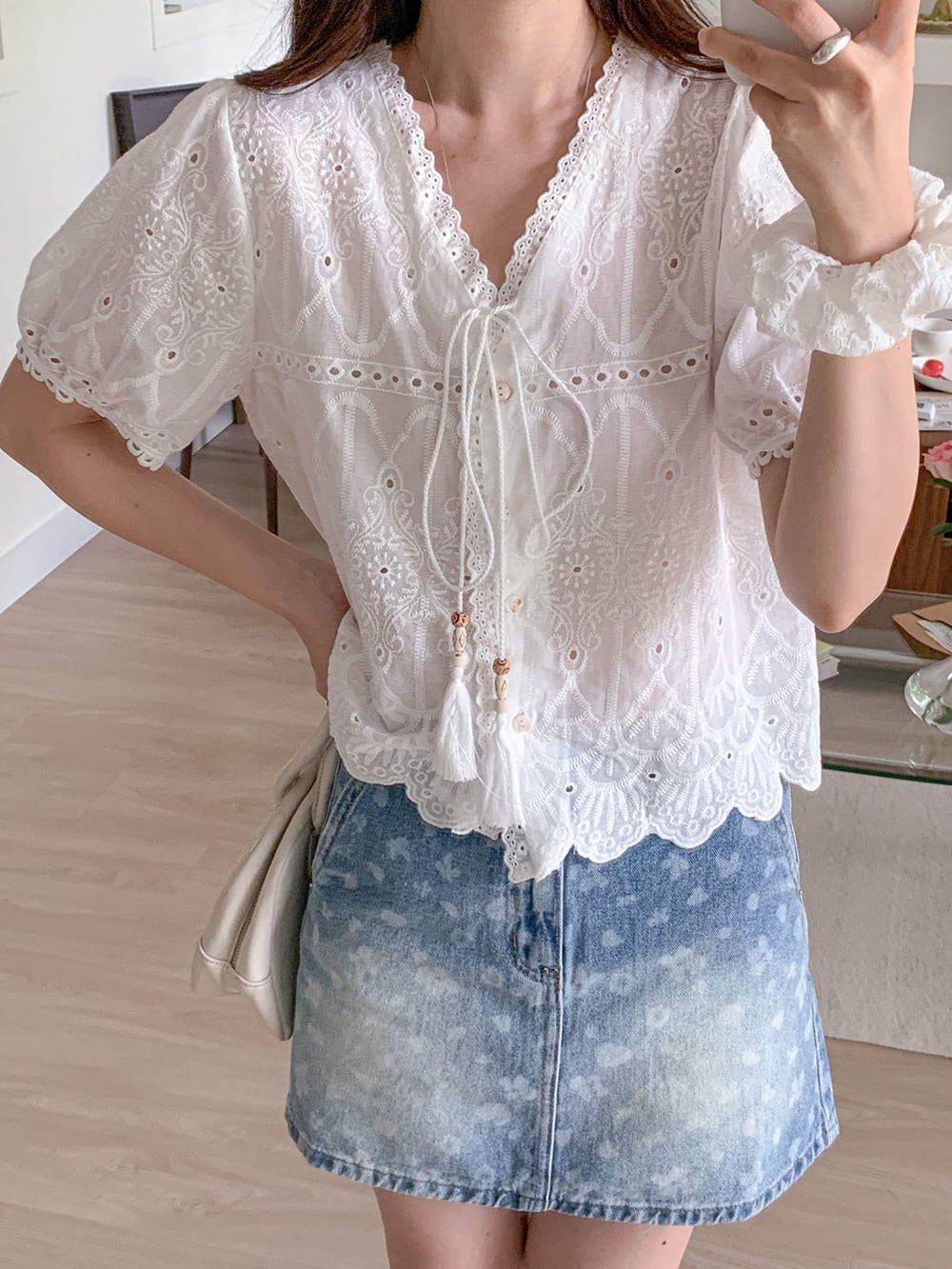 鏤空刺繡V領綁帶襯衫