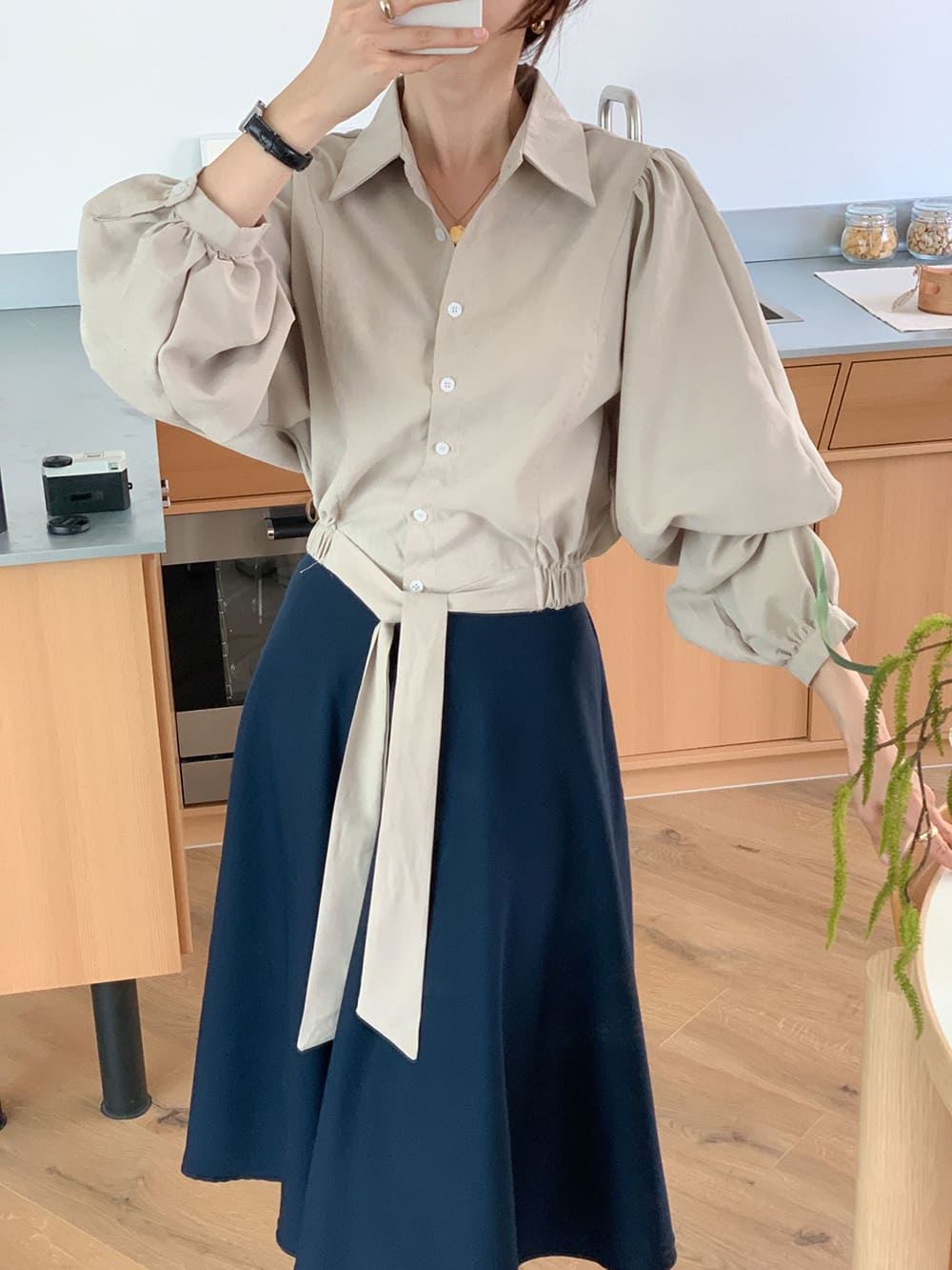 泡泡袖綁帶短版襯衫