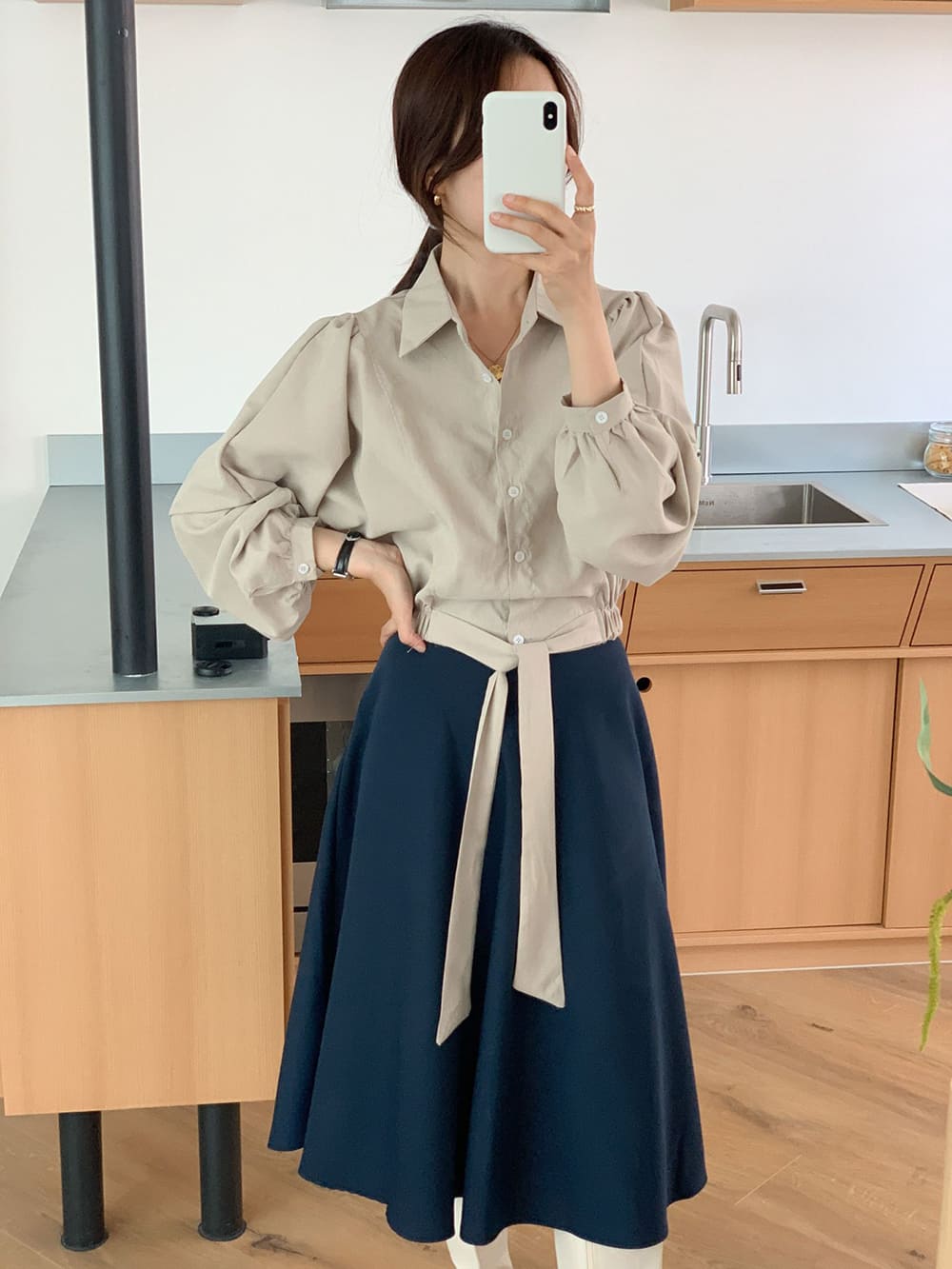 泡泡袖綁帶短版襯衫