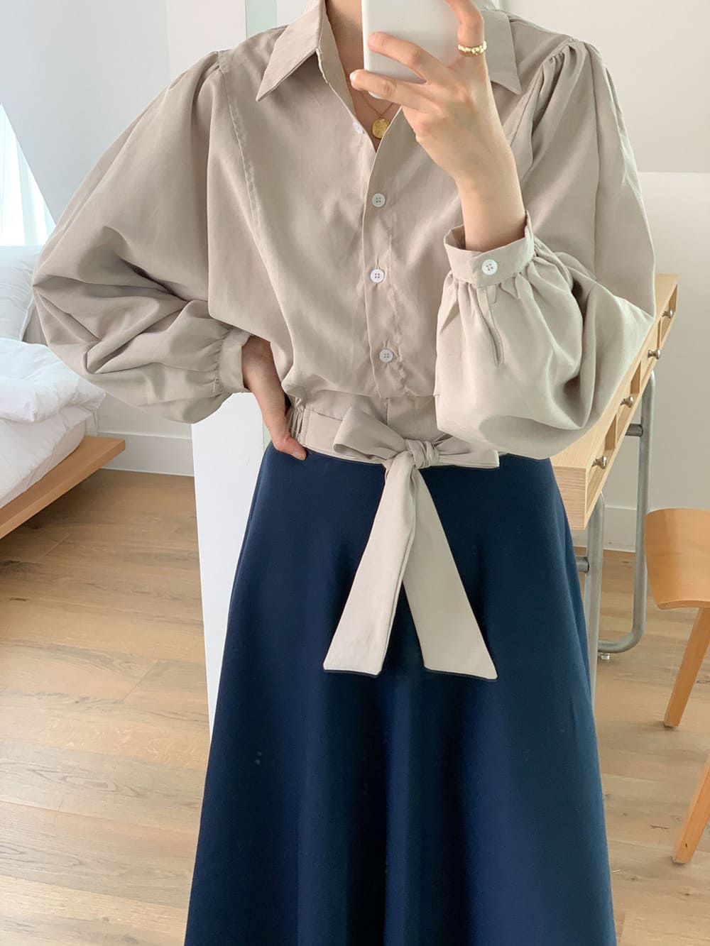 泡泡袖綁帶短版襯衫
