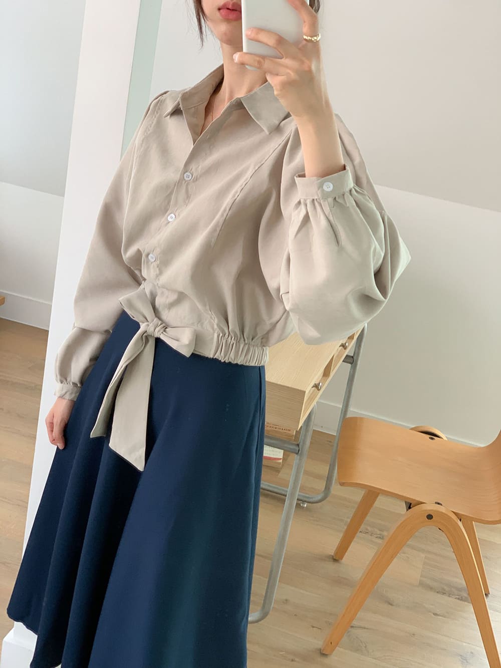 泡泡袖綁帶短版襯衫