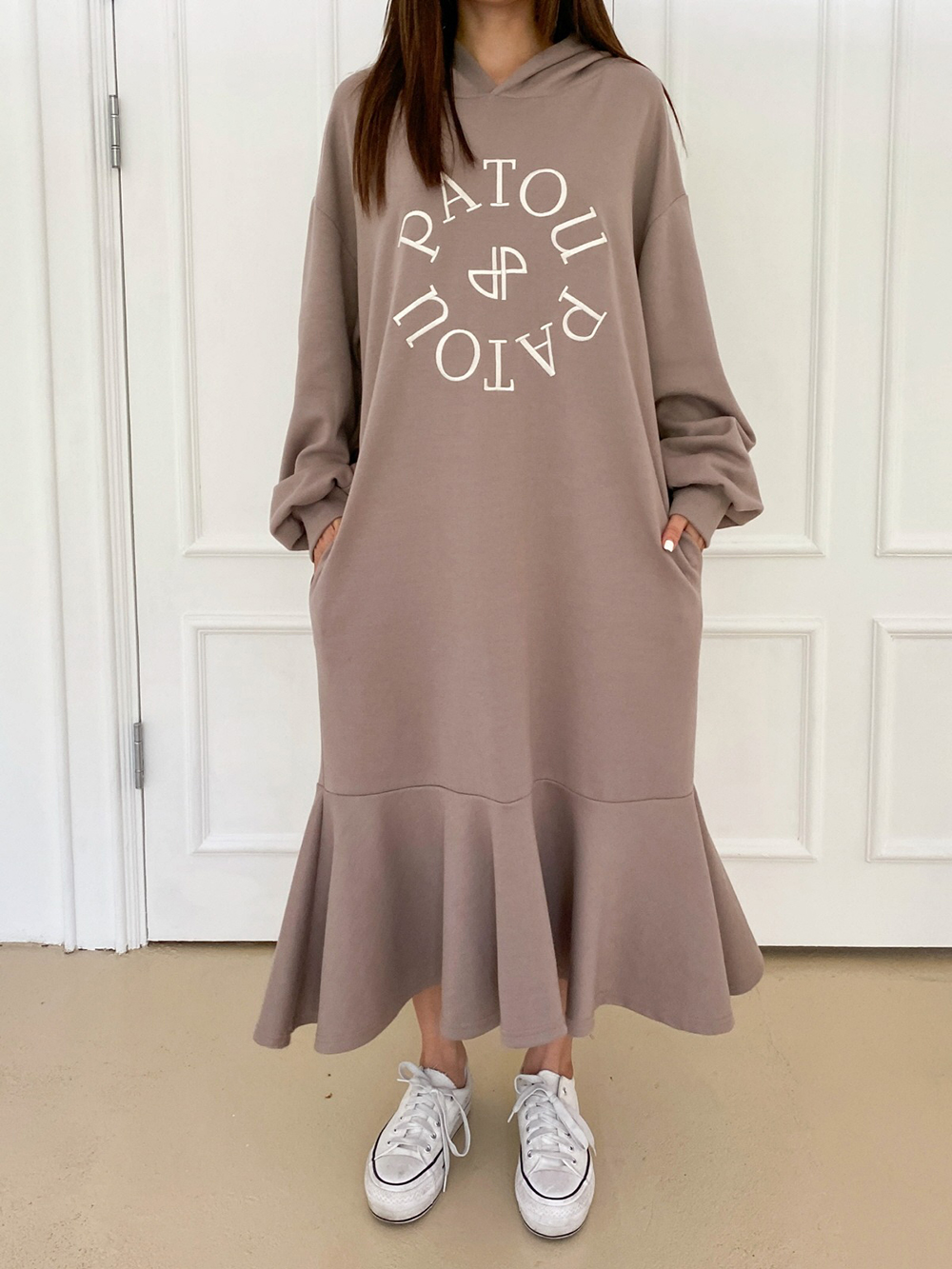 英字刺繡連帽長洋裝