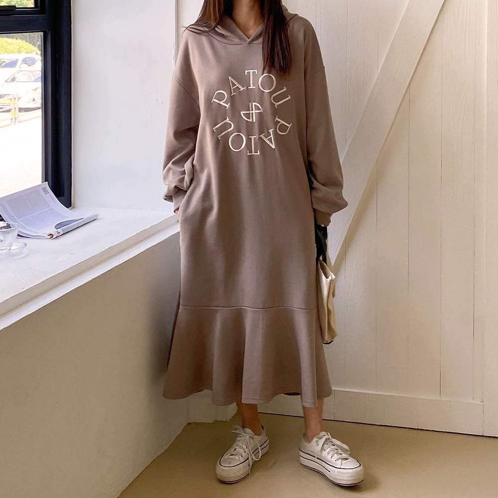 英字刺繡連帽長洋裝