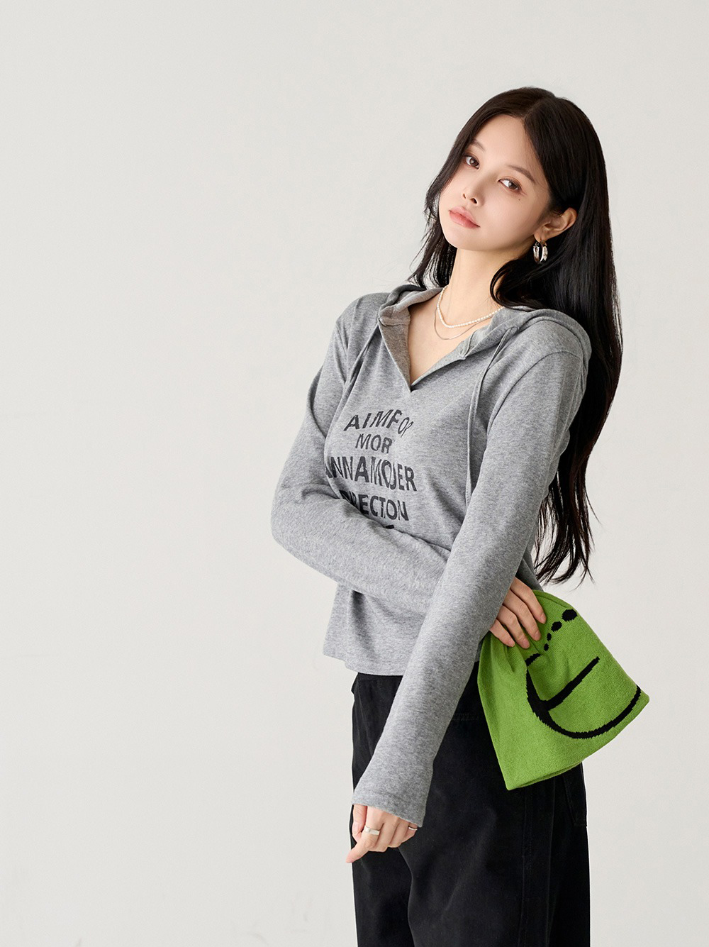 字母印花V領連帽上衣