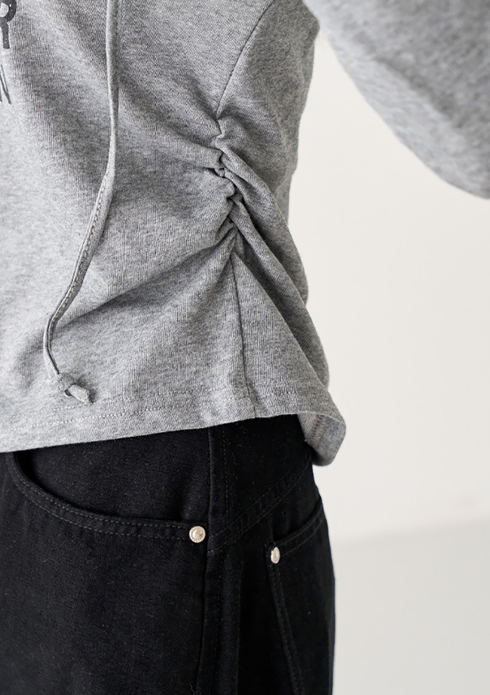 字母印花V領連帽上衣