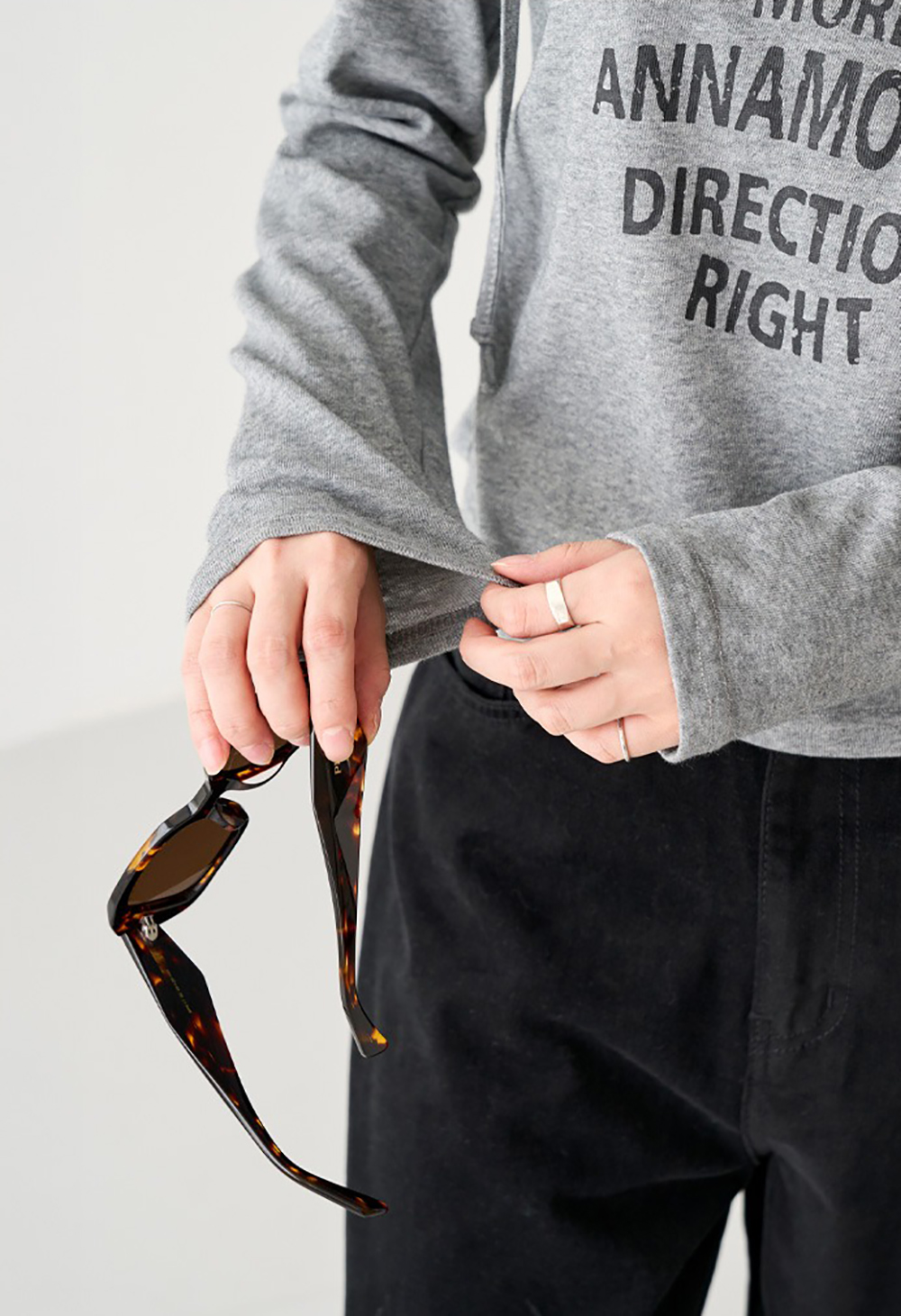 字母印花V領連帽上衣