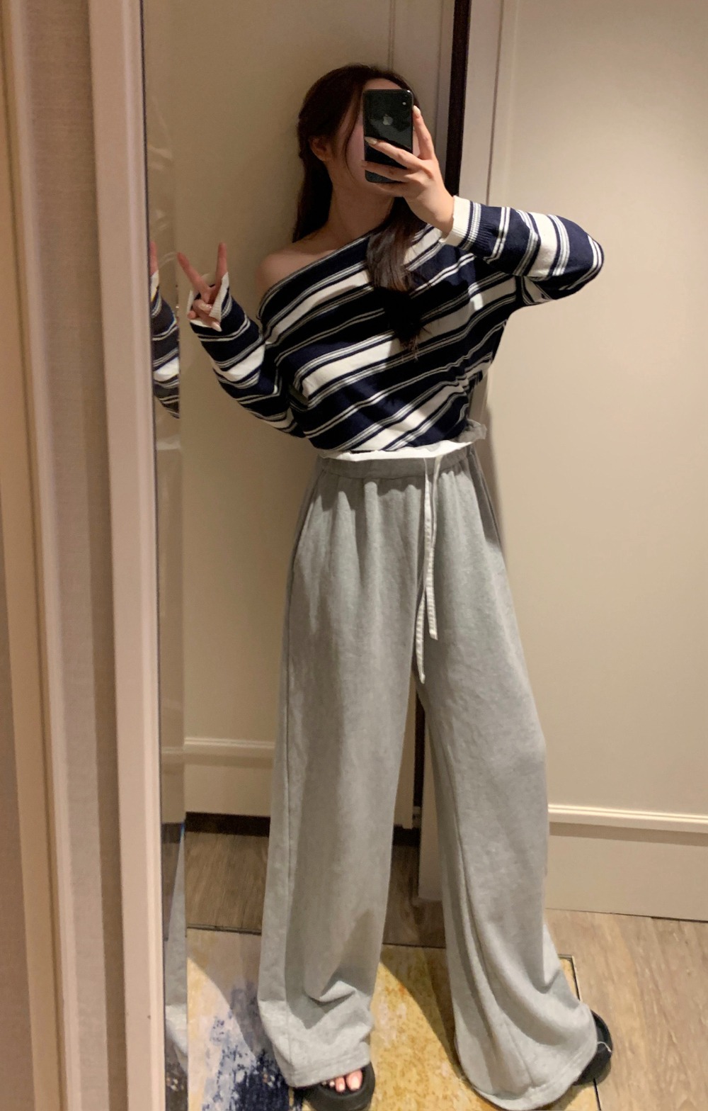 露肩船領條紋針織上衣