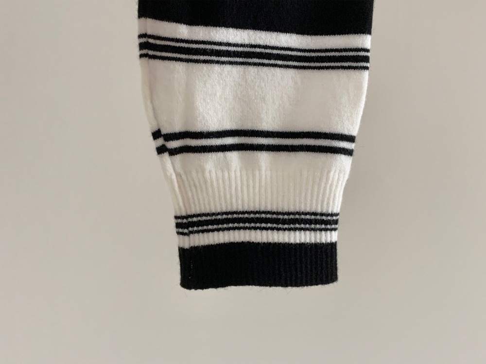 露肩船領條紋針織上衣