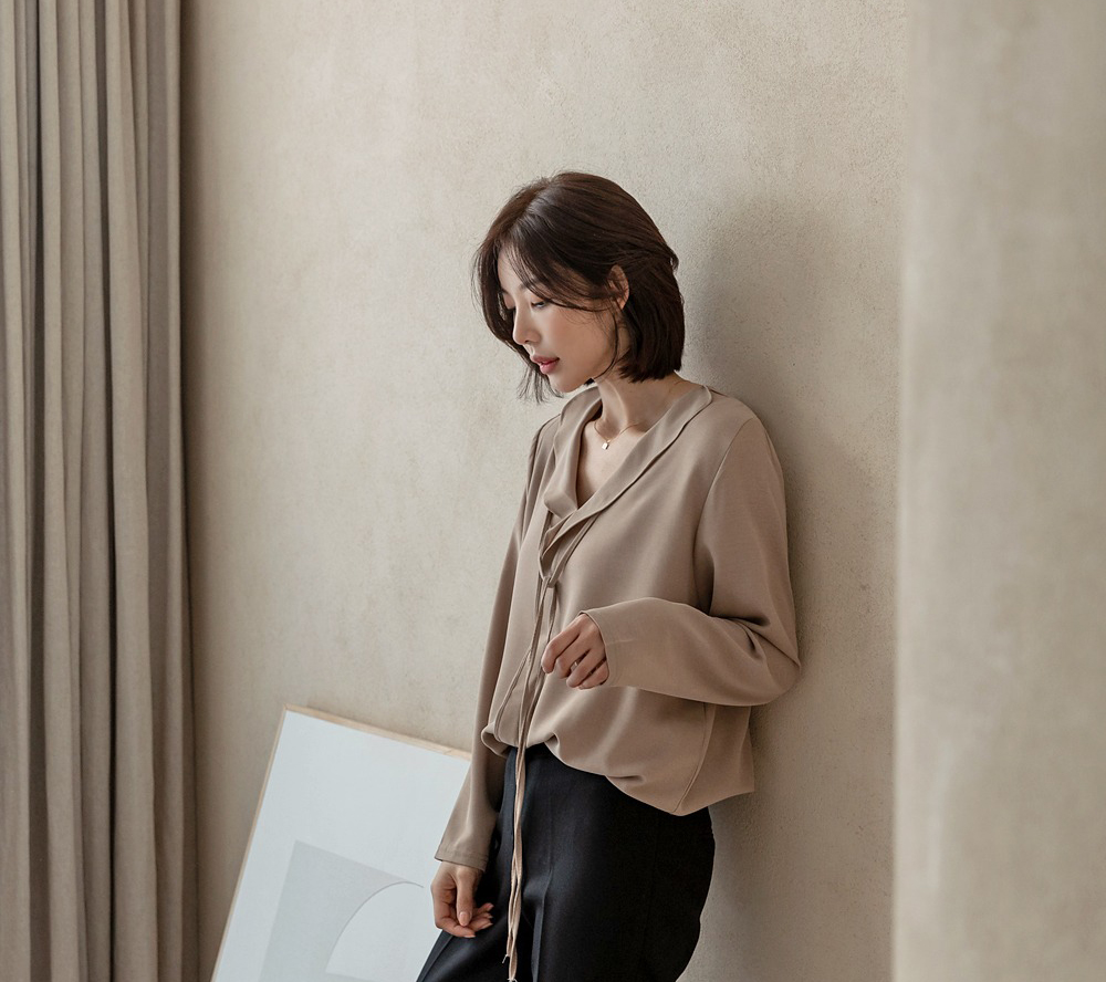 輕盈柔美綁帶襯衫