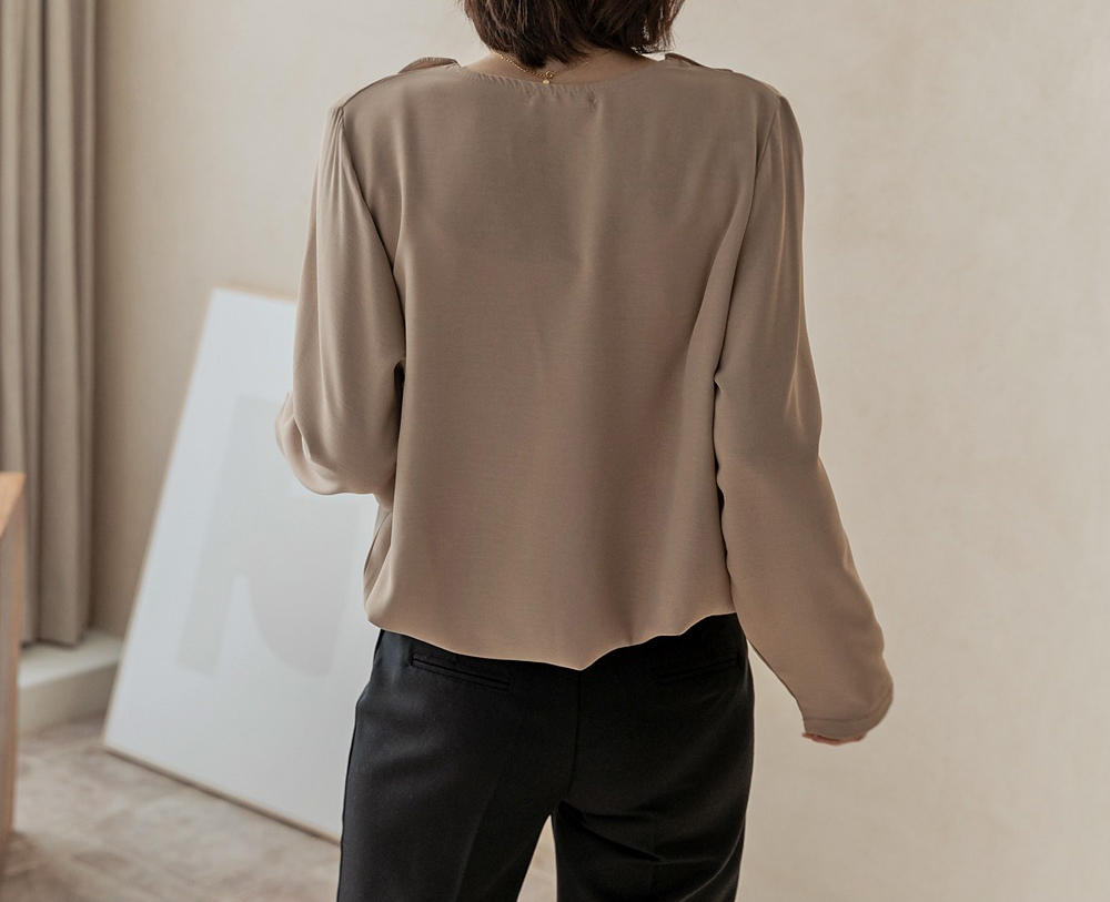 輕盈柔美綁帶襯衫