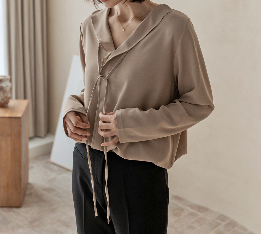 輕盈柔美綁帶襯衫