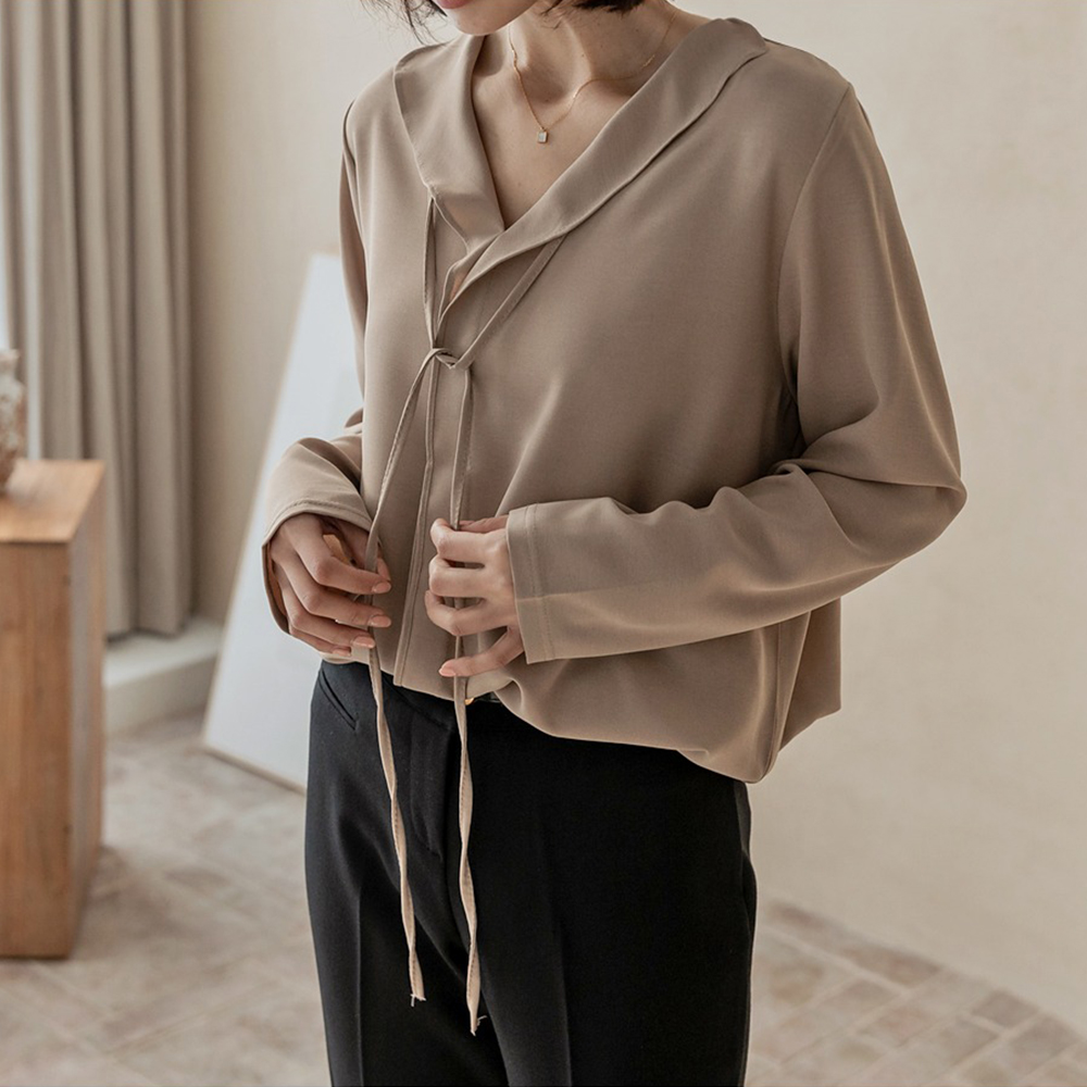 輕盈柔美綁帶襯衫