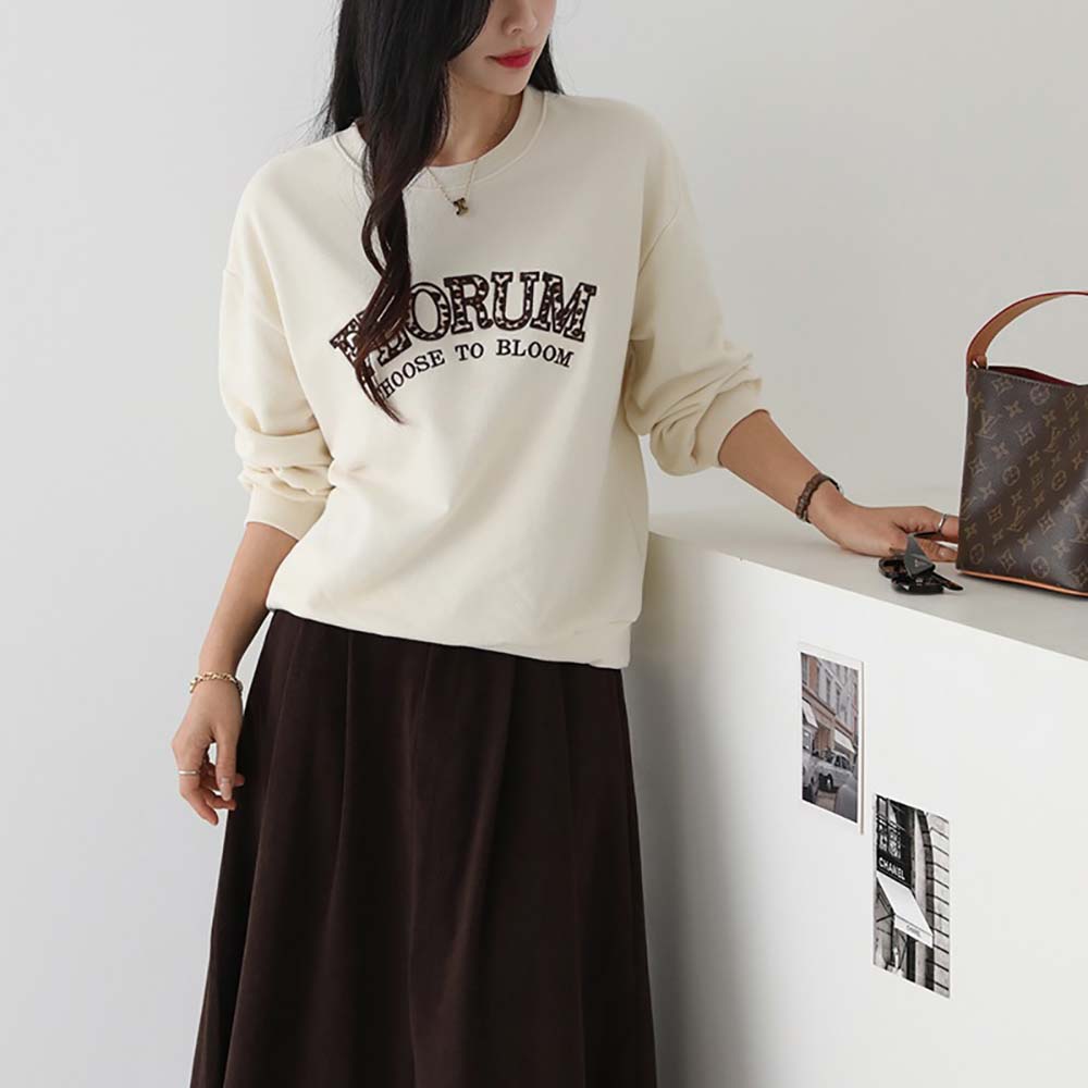 寬鬆豹紋字母刺繡上衣