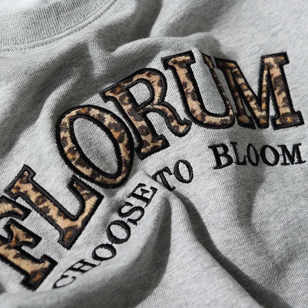 寬鬆豹紋字母刺繡上衣