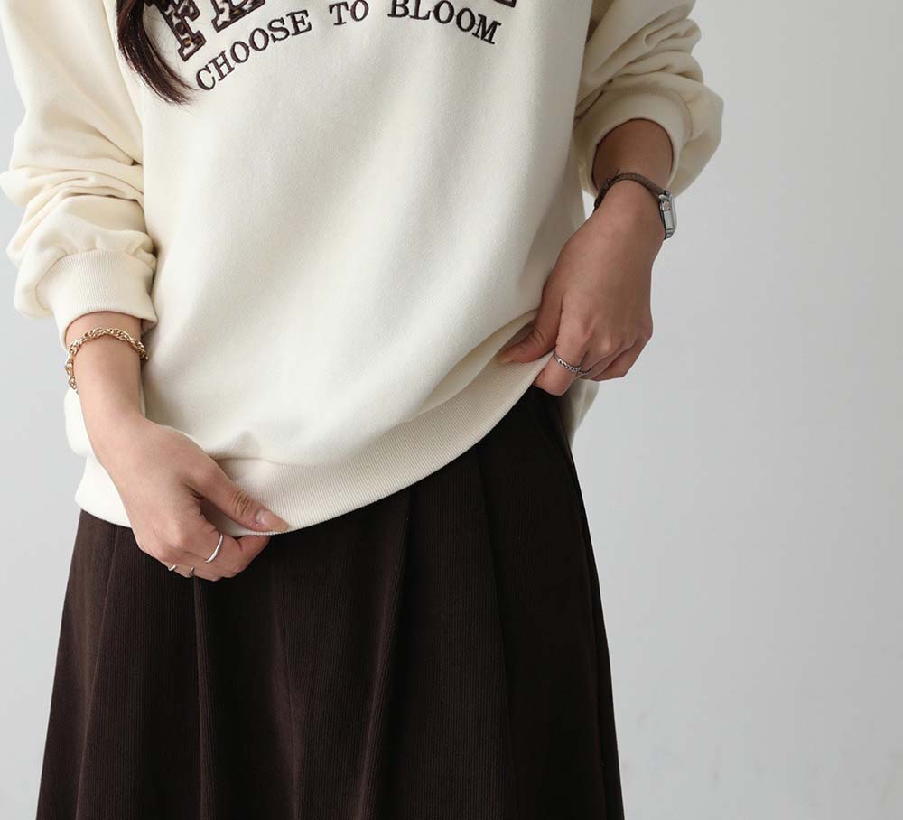 寬鬆豹紋字母刺繡上衣