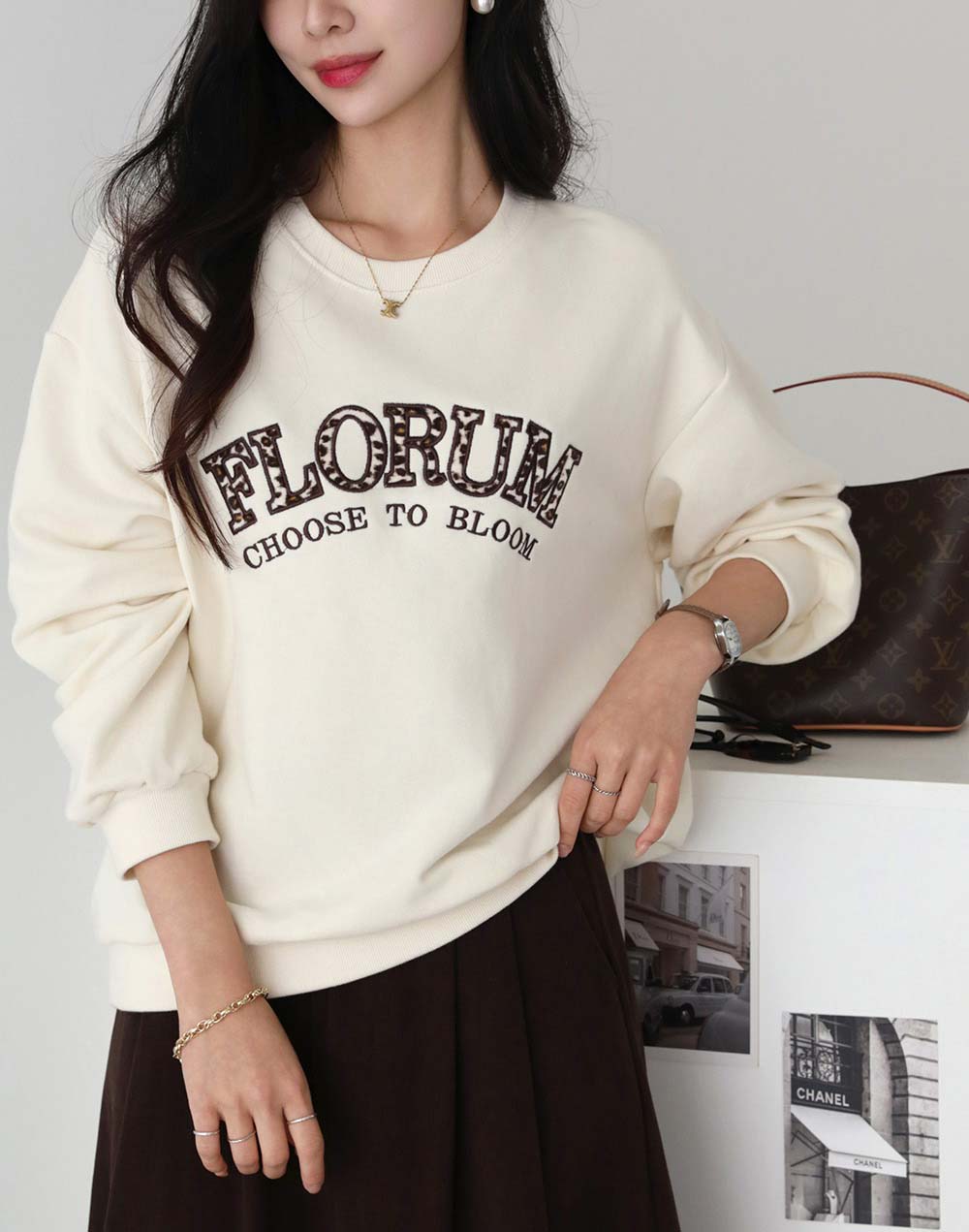 寬鬆豹紋字母刺繡上衣