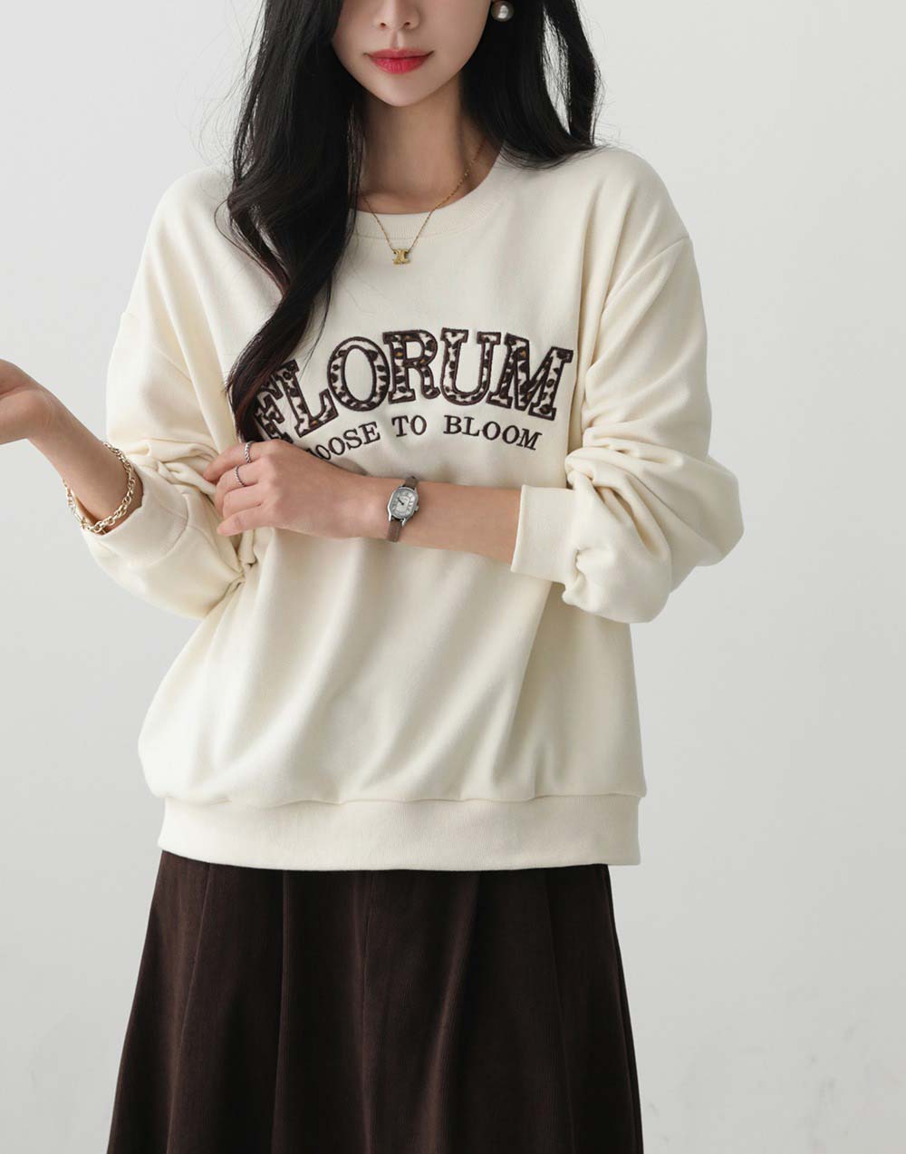 寬鬆豹紋字母刺繡上衣