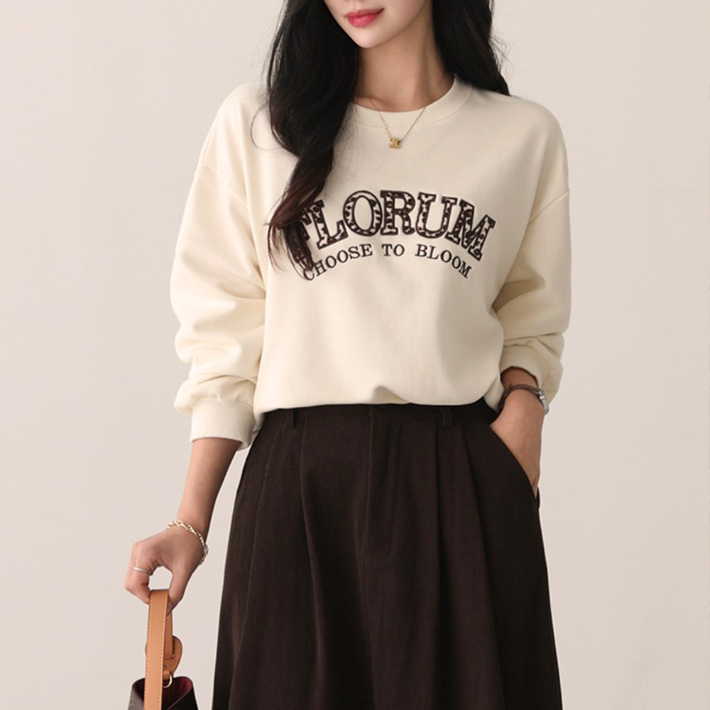 寬鬆豹紋字母刺繡上衣