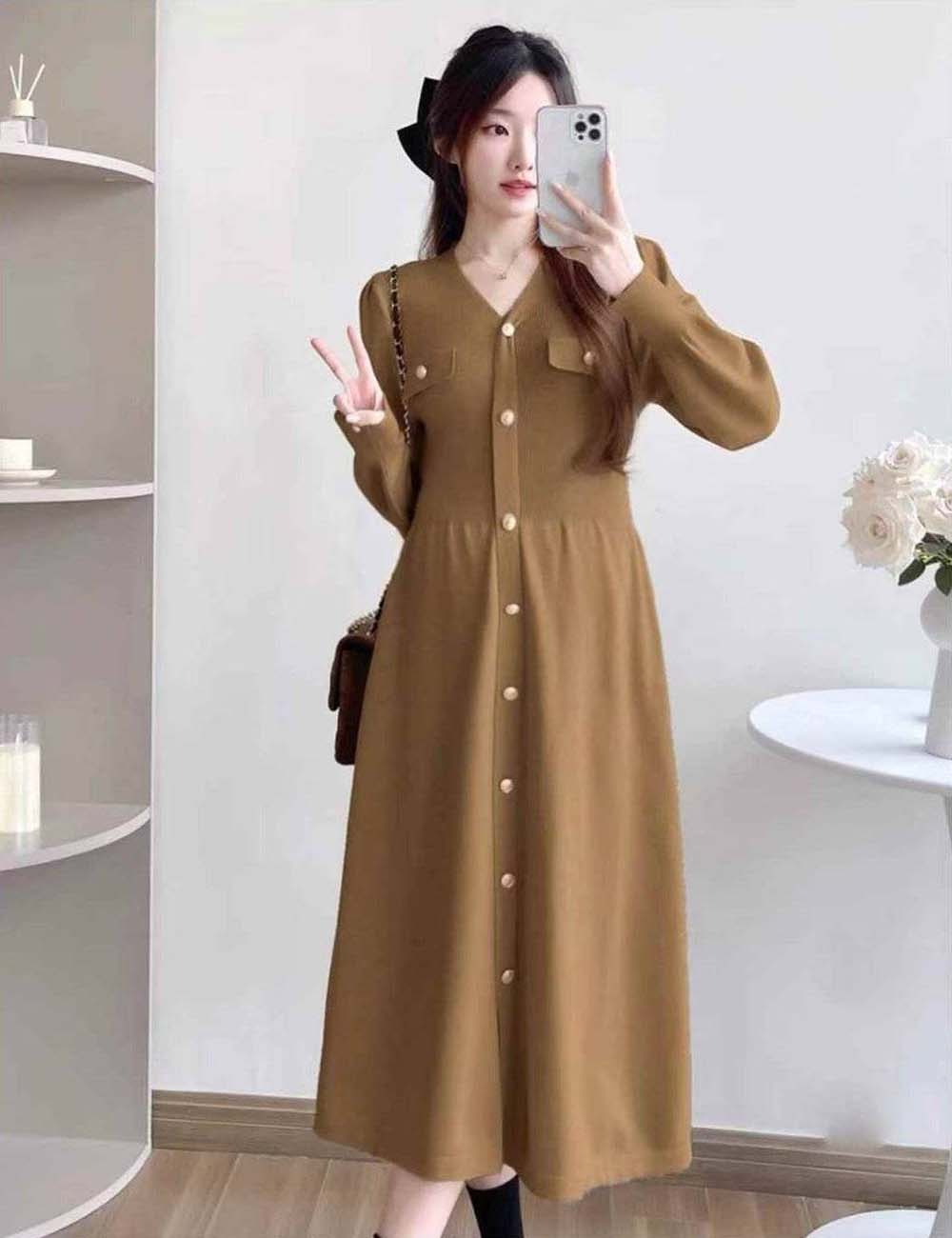 針織V領修身長洋裝