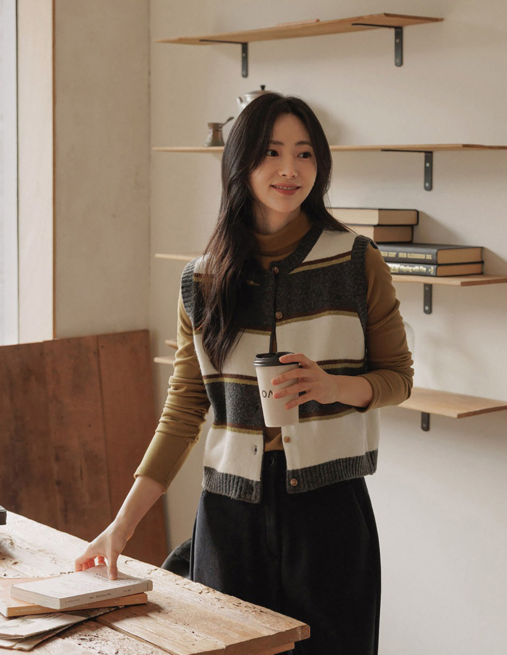 撞色圓領針織背心外套,KOREA,347242,撞色圓領針織背心外套,領500,999免運