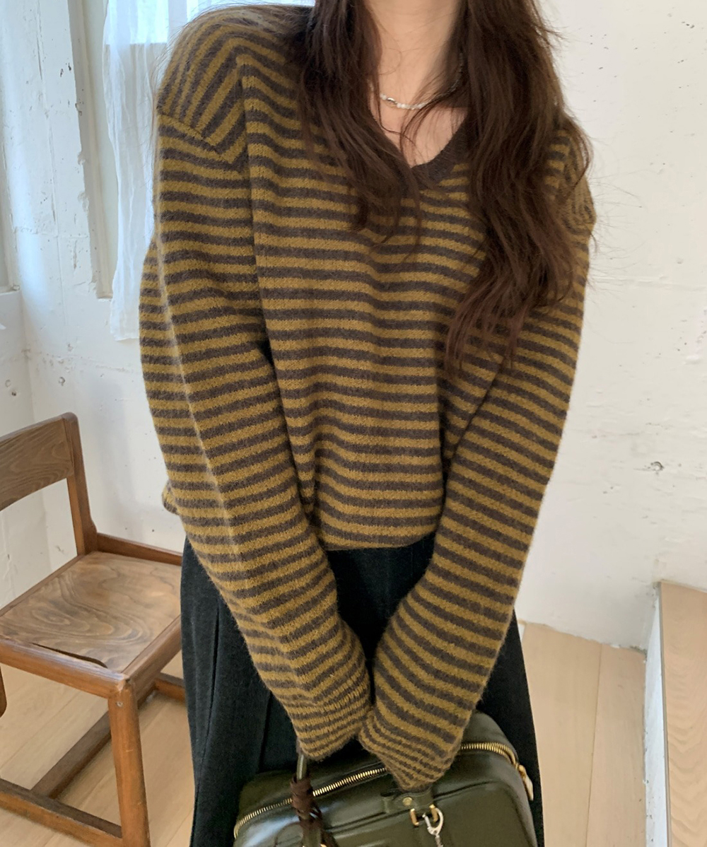 V領撞色條紋針織上衣,KOREA,347397,V領撞色條紋針織上衣,領500,999免運