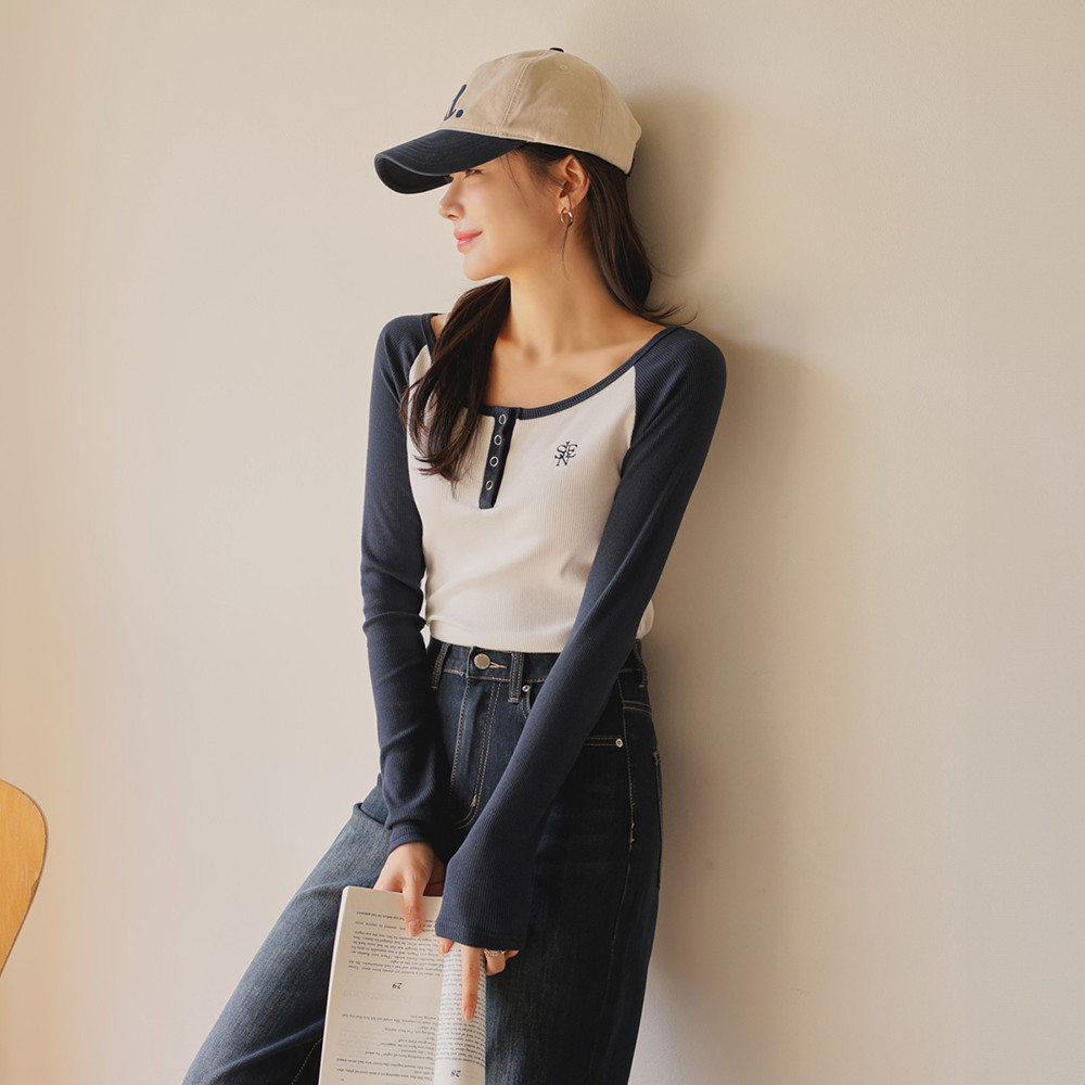 英字刺繡圓領撞色上衣,KOREA,351081,英字刺繡圓領撞色上衣,領500,999免運