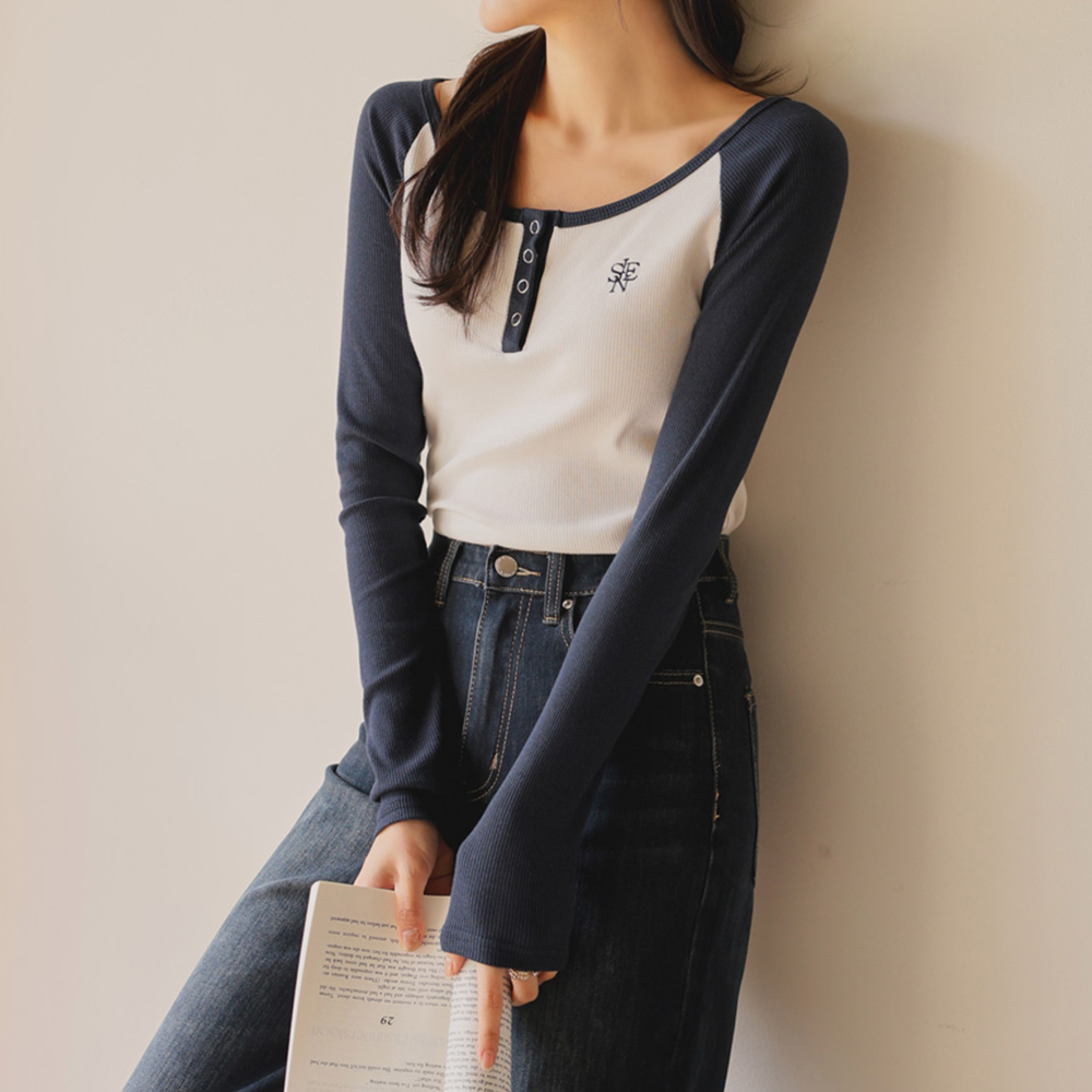 英字刺繡圓領撞色上衣