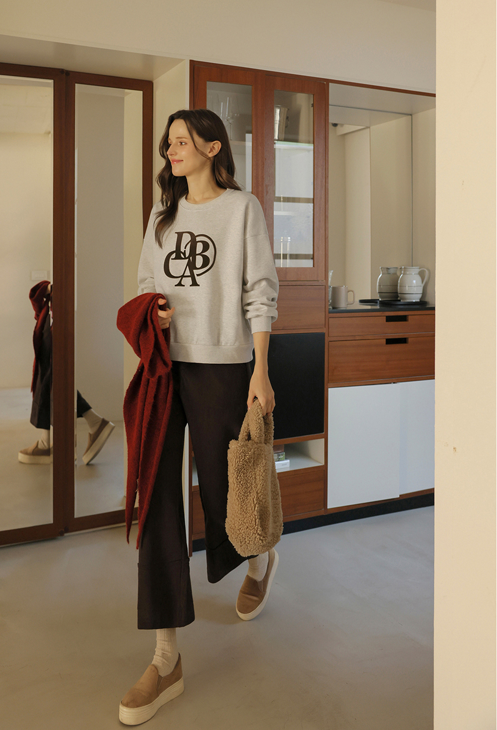 天鵝絨字母內刷毛上衣,KOREA,349960,天鵝絨字母內刷毛上衣,周新品優惠,NEWARRIVAL