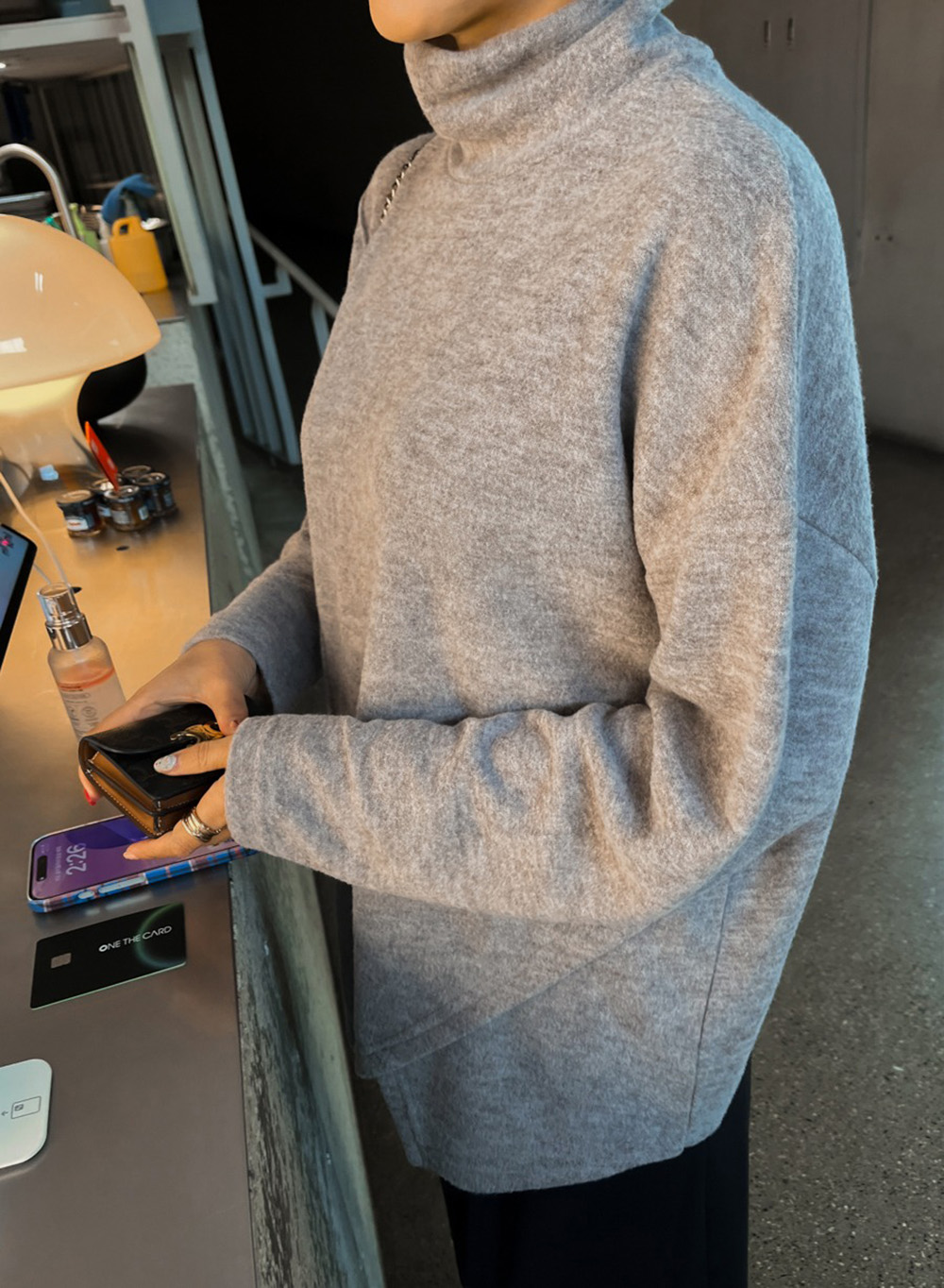 斜裁前開衩高領上衣,KOREA,350273,斜裁前開衩高領上衣,周新品優惠,NEWARRIVAL