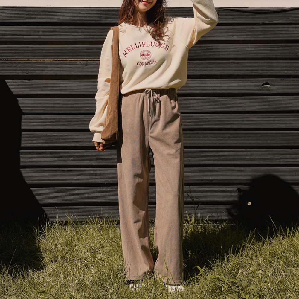 簡約字母刺繡圓領上衣