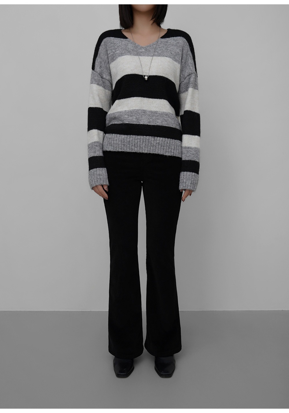 條紋V領落肩針織上衣,KOREA,351213,條紋V領落肩針織上衣,周新品優惠,NEWARRIVAL